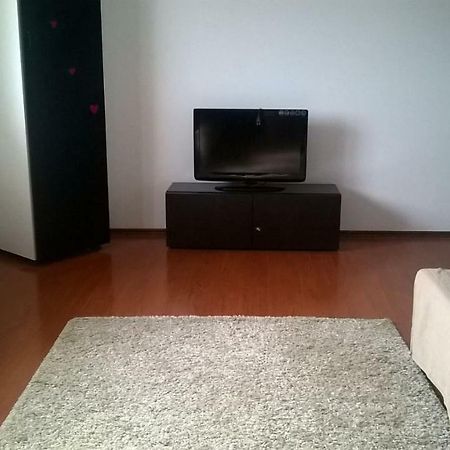 Alexander Apartment Bukares Bagian luar foto