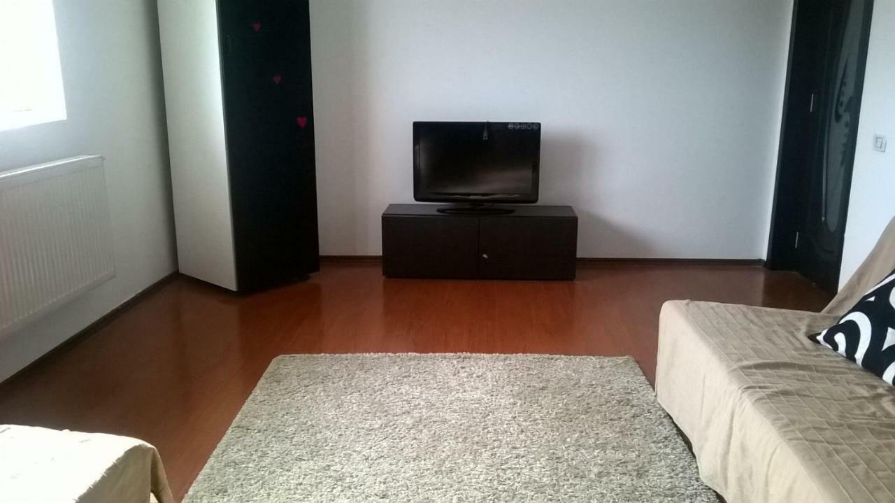Alexander Apartment Bukares Bagian luar foto